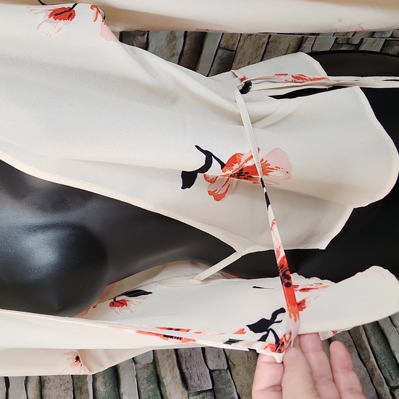 Aritzia Wilfred Lilia Floral Wrap Top - Picture 9 of 9